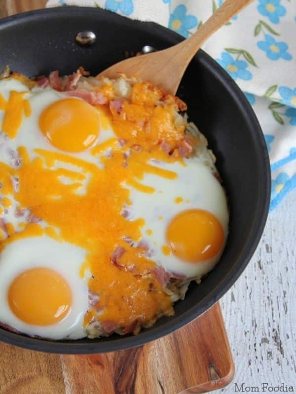 Hash Brown Breakfast Skillet With Ham, Eggs And Cheese