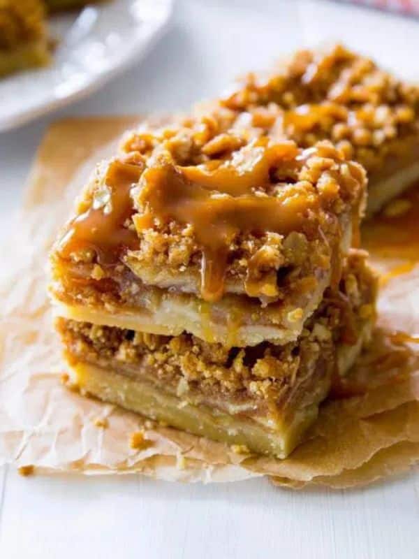Salted Caramel Apple Pie Bars Thanksgiving dinner dessert