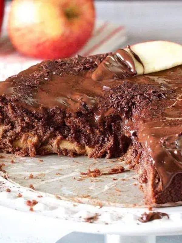 Thanksgiving Apple Chocolate Cake
