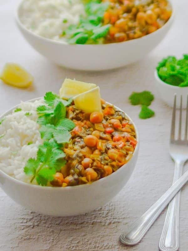 Chickpea Spinach Curry (Vegan & Nutritious Curry)