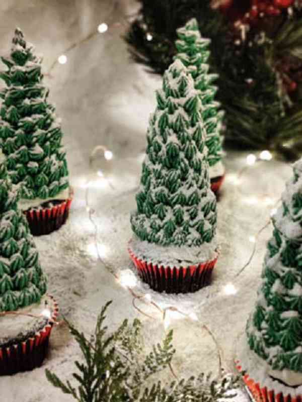 Easy Christmas Tree Cupcakes (Vegan)