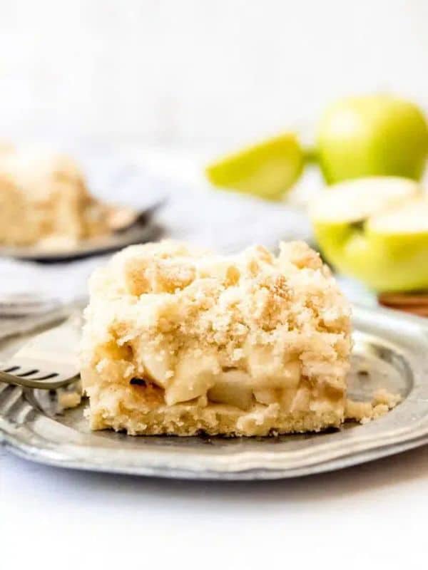 German Apple Cake with Streusel Topping [Apfelkuchen mit Streusel]