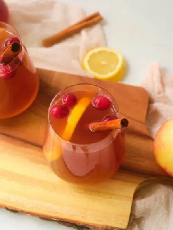 Easy Delicious Fall Cocktail With Apple And Cranberry