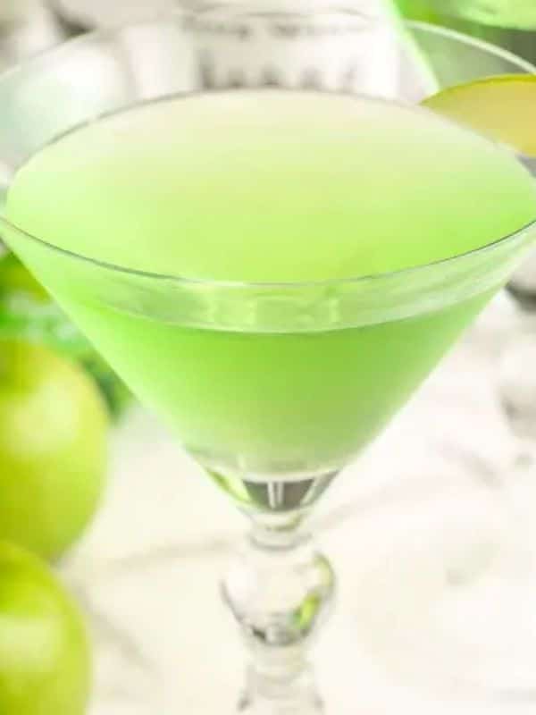 Easy Appletini Recipe – Sour Apple Martini Cocktail