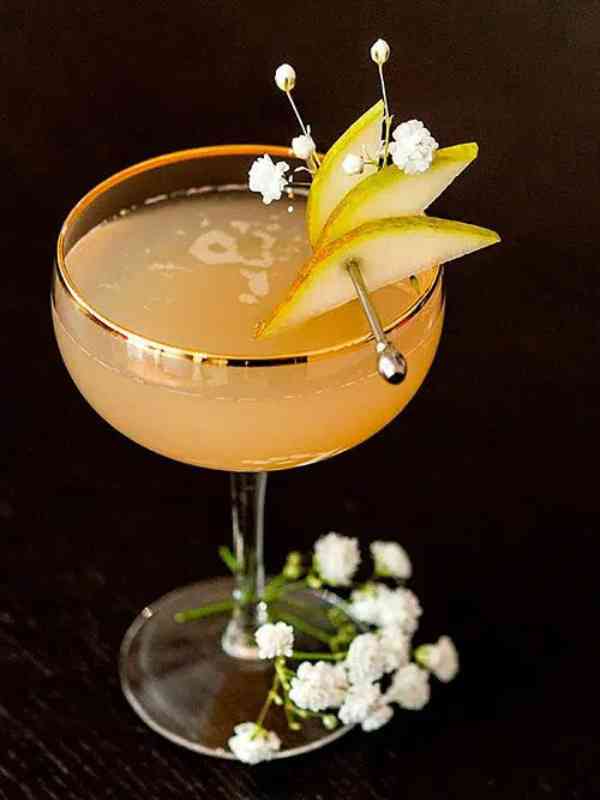 Sparkling Pear & Ginger Cocktail