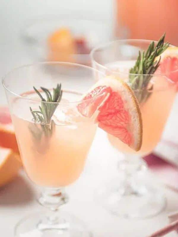 Sparkling grapefruit mocktail {with rosemary}