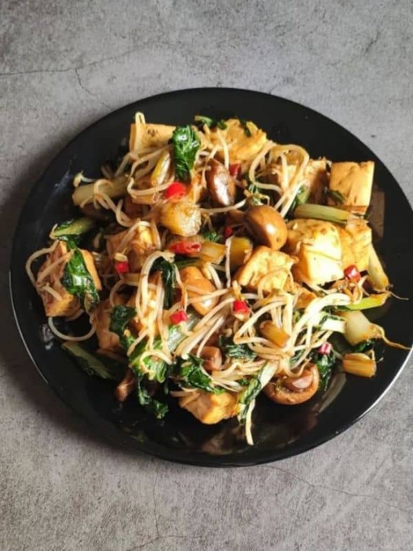 Stir-fried Tofu With Bean Sprouts And Mushrooms