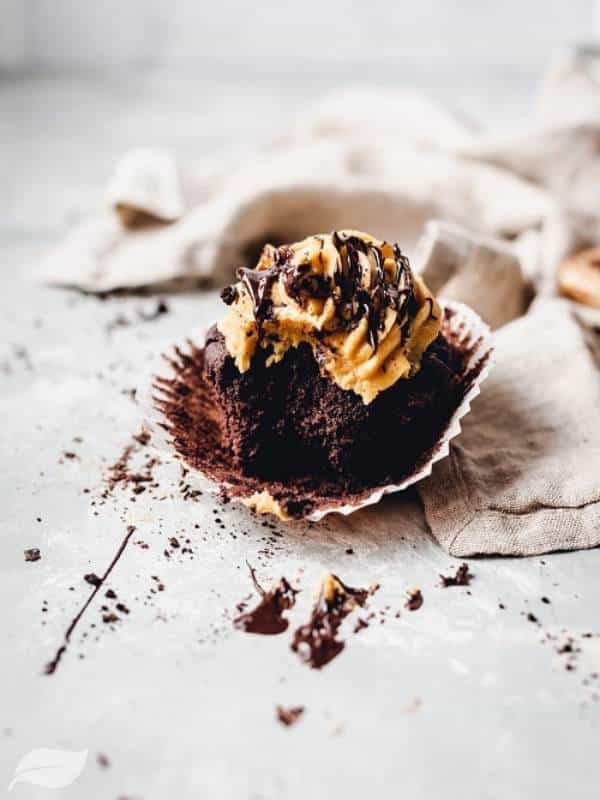 Easy Vegan Peanut Butter Chocolate Cupcakes