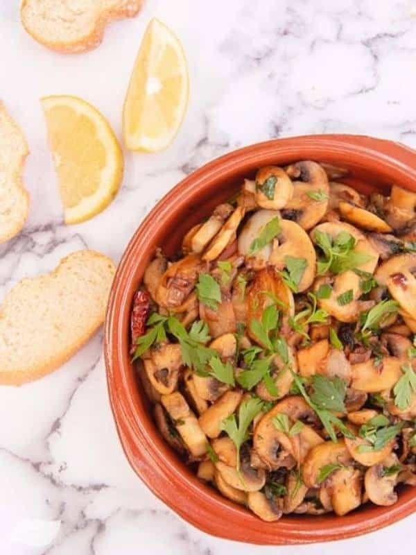 Spanish Garlic Mushrooms – Champiñones Al Ajillo
